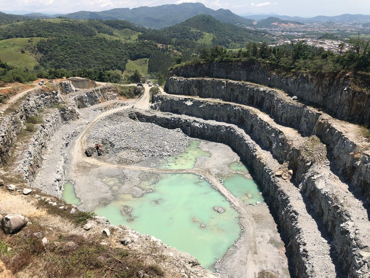 PEDRA RACHÃO CINZA EM BLOCO, PEDRAS DECORATIVAS